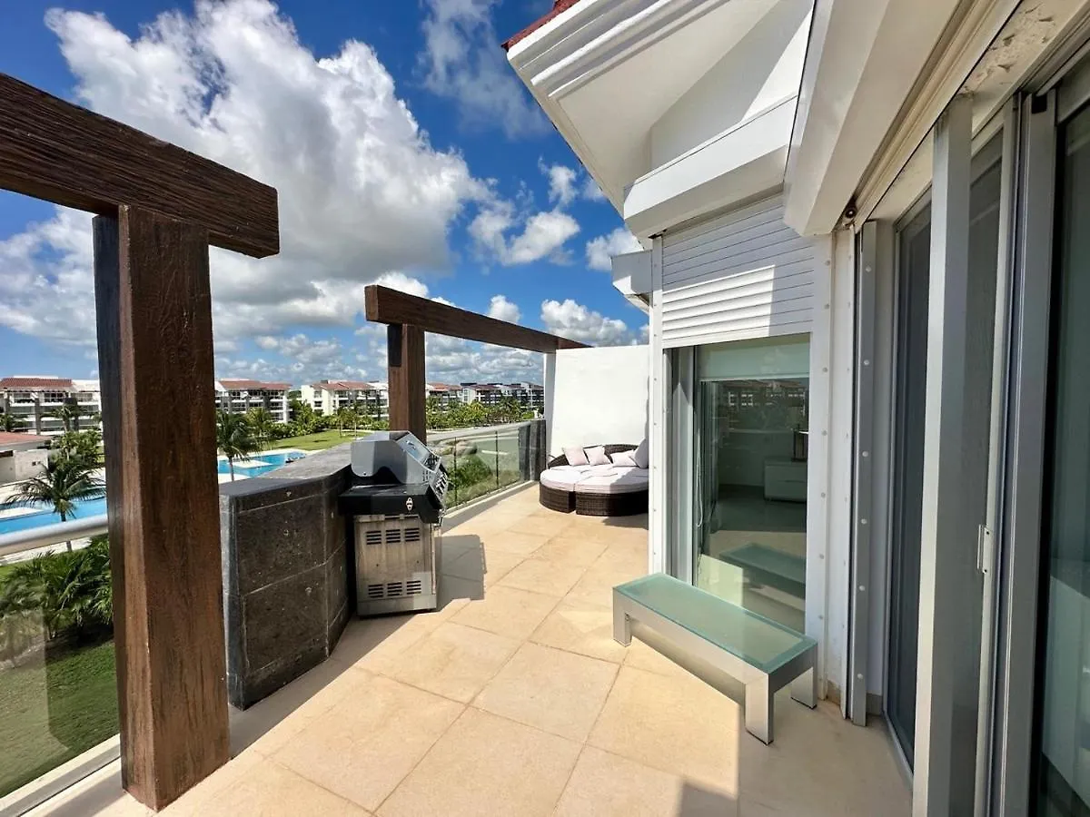 Luxury Beachfront Resort At Mareazul Playa del Carmen Apartment