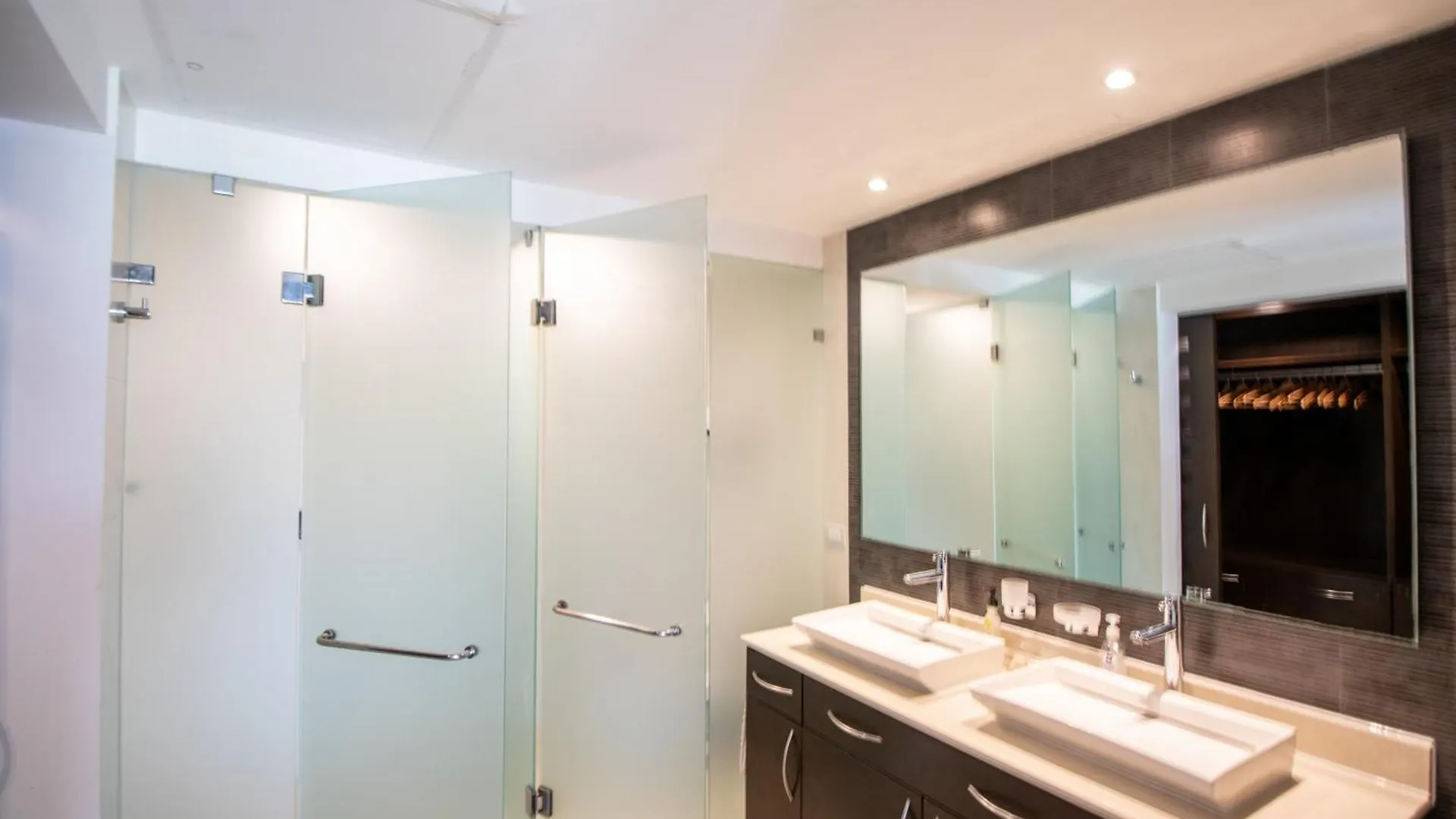 Luxury Beachfront Resort At Mareazul Playa del Carmen Apartment